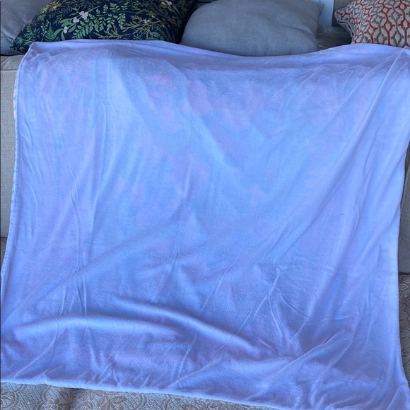 Lilly Pulitzer Beach Towel with Tropical Print - Picture 4 of 4